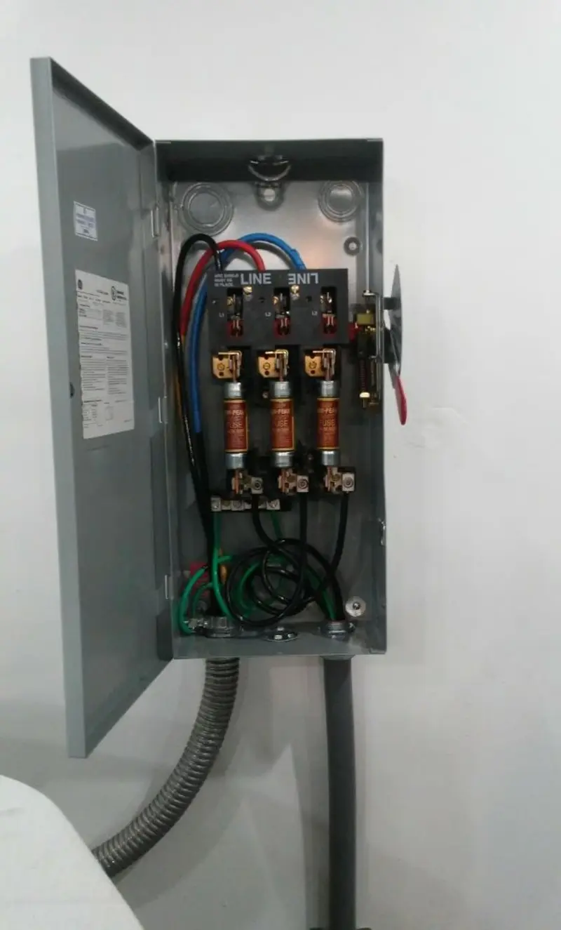 Three-phase disconnect switch installed for Smoke Detector Installation in Fordyce